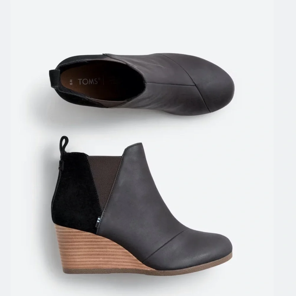 TOMS Kelsey Pull On Wedge Bootie in Black Leather Size 8
